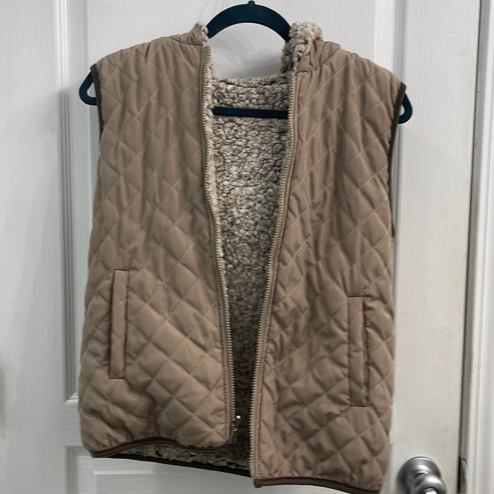 Size small reversible hooded quilted vest